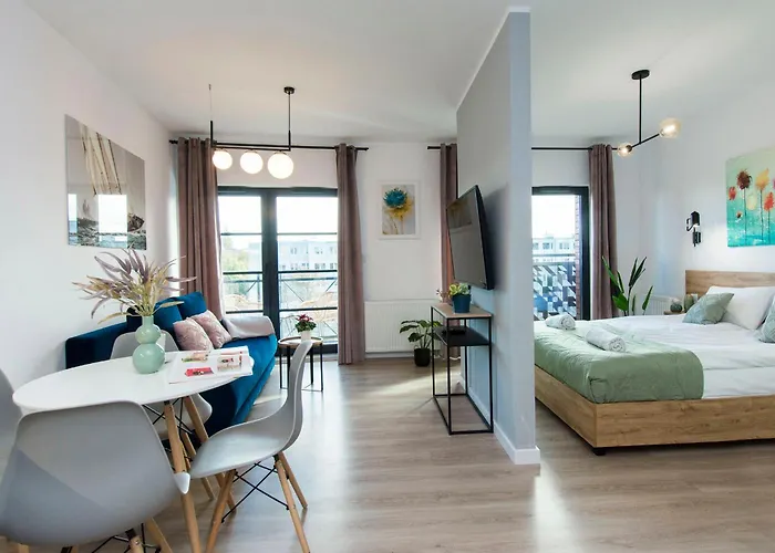 Center - Aura By Apartmore *