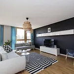 Center - Aura By Apartmore Apartamento