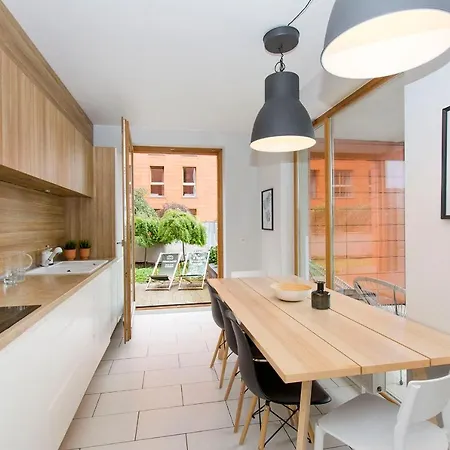 Center - Aura By Apartmore