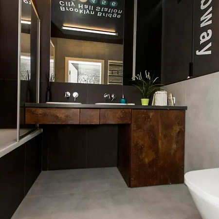 Center - Aura By Apartmore *