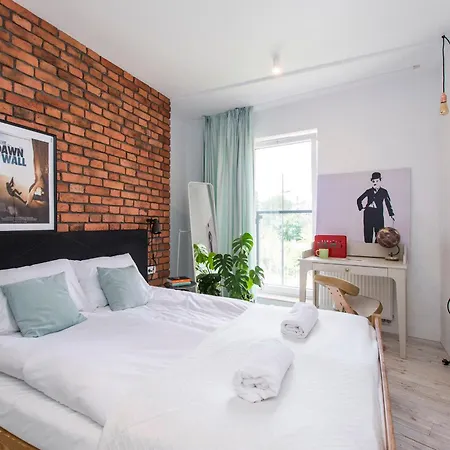 Center - Aura By Apartmore Apartament