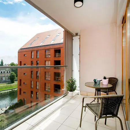 Center - Aura By Apartmore *