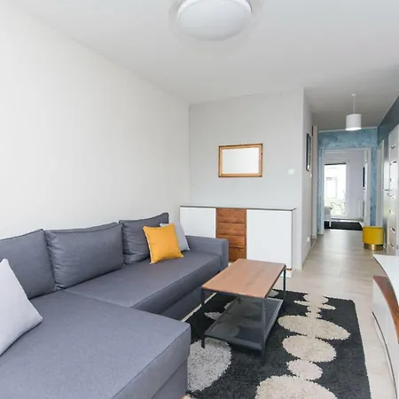 Center - Aura By Apartmore