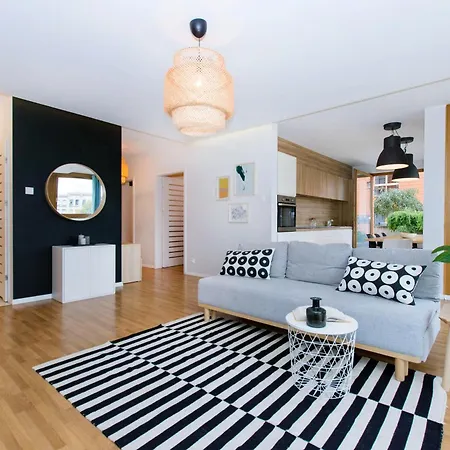 Center - Aura By Apartmore *