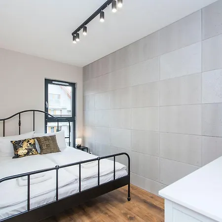 Center - Aura By Apartmore *