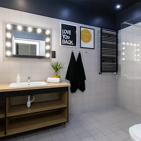 Center - Aura By Apartmore Apartment *