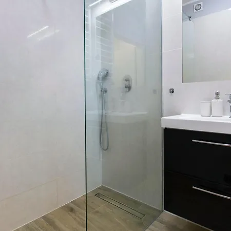 Center - Aura By Apartmore Appartement