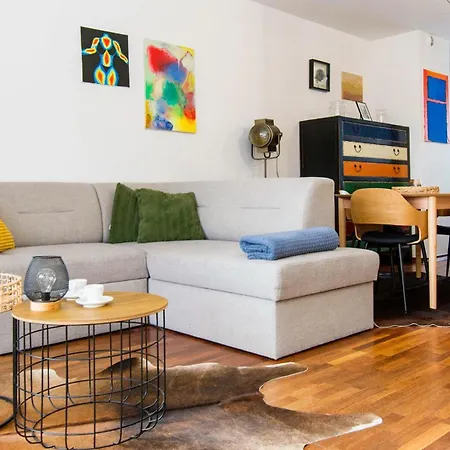 Center - Aura By Apartmore *