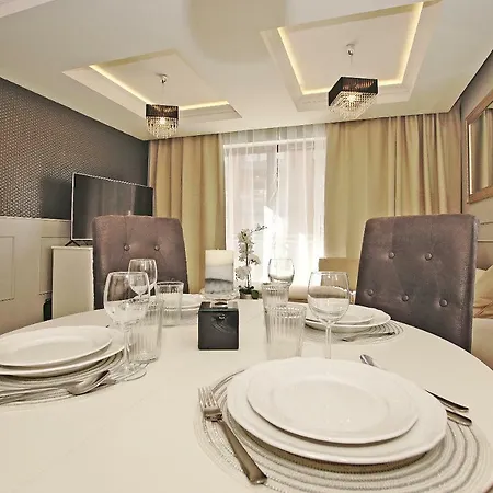Center - Aura By Apartmore Apartment *