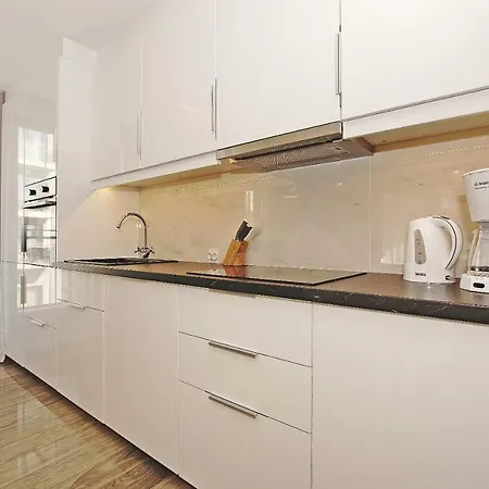 Center - Aura By Apartmore Apartment *