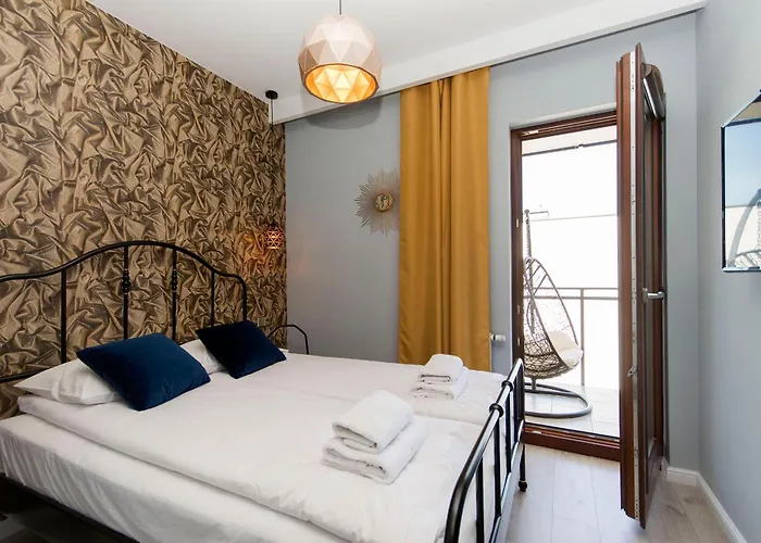 Center - Aura By Apartmore *