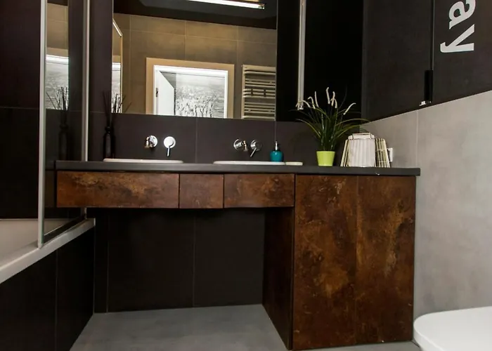 Center - Aura By Apartmore *