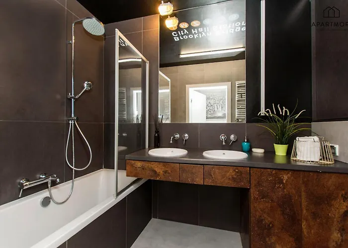 Center - Aura By Apartmore *